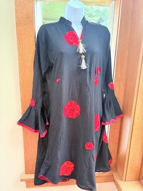 “Best” Brand Black Tunic Top with Red Floral Embroidery Asian Flair Medium